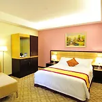 Hallmark Crown Hotel