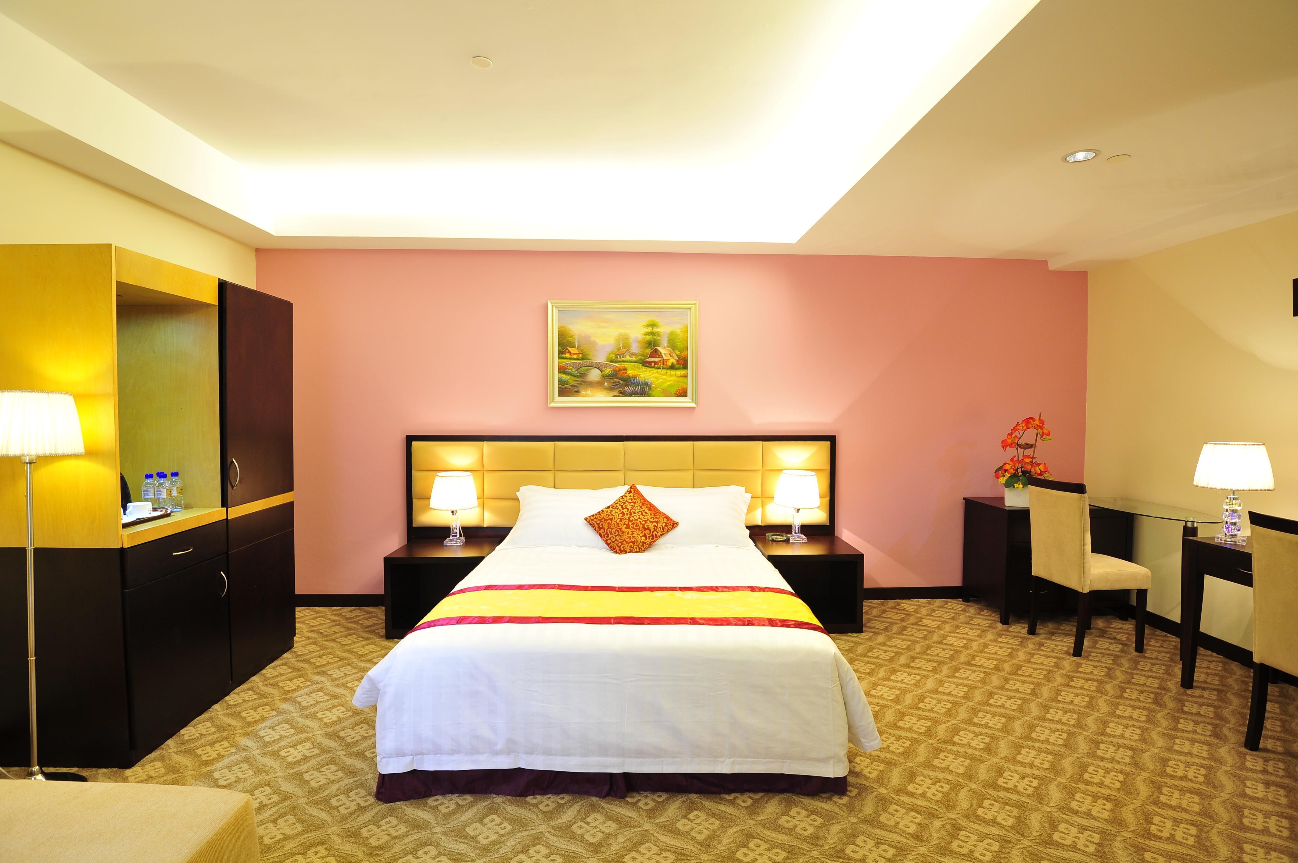 Hallmark Crown Malacca